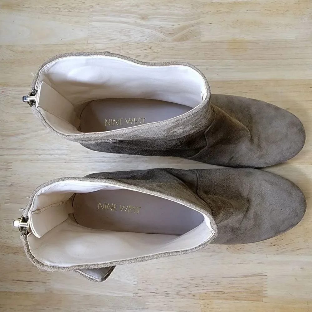 Nine West Quarryn Suede Zipper Back Snap Heeled Ankle Boots Tan Size 6.5